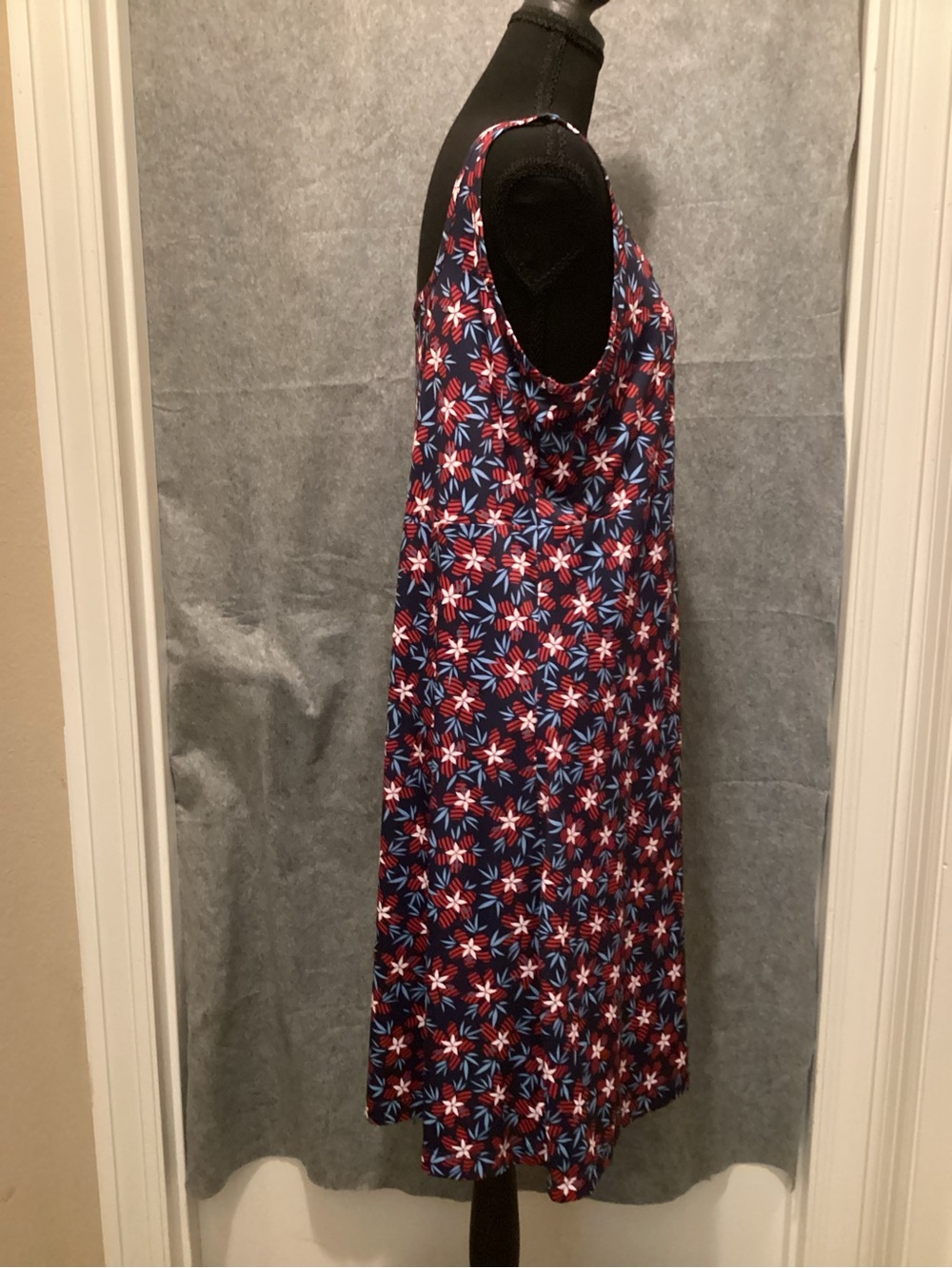 C50. Sleeveless Columbia PFG Floral Midi Dress in Navy with Red & Blue Blooms - Picture 6 of 7